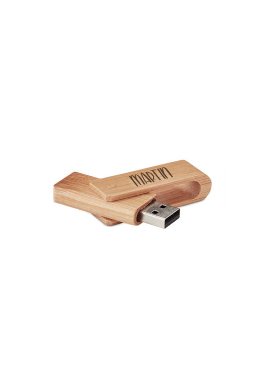 Personalizirani USB od 16 GB. USB je personaliziran s graviranim imenom
