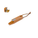 Drveni otvarač za boce s metalnim dijelom i praktičnom vezicom