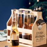 Personalizirani drveni stalak za 6 malih boca s unikatnim dizajnom