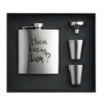 Set pljoska s gravurom Hoćeš li biti moj kum u crnoj poklon kutiji
