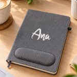 Personalizirani notes s imenom i podlogom za miša